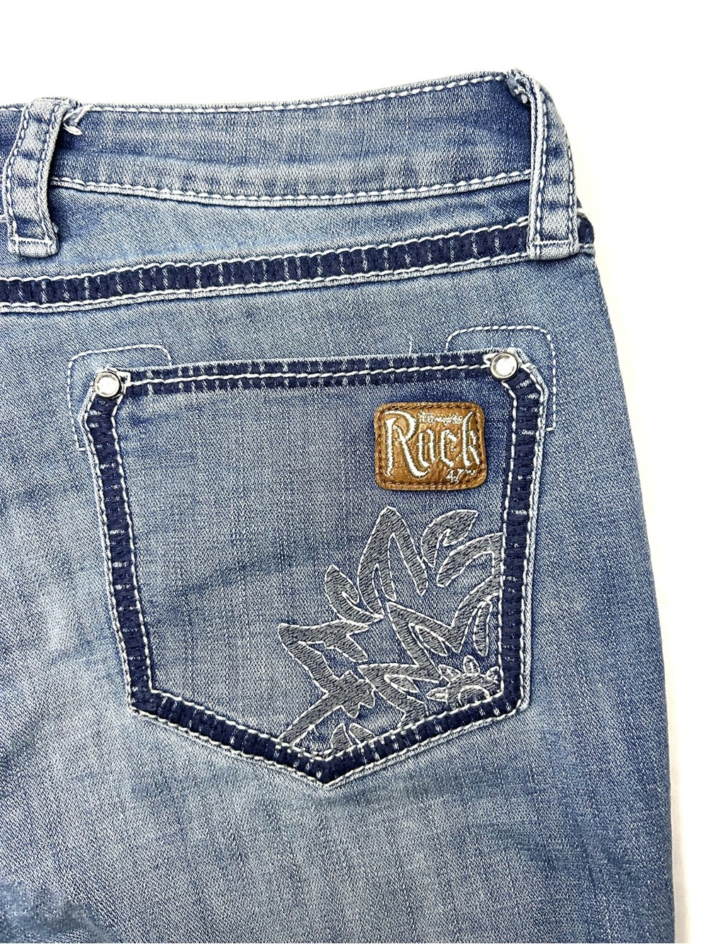 Rock 47 by Wrangler Light Blue Women's Jeans with Embroidered Pockets Size 28